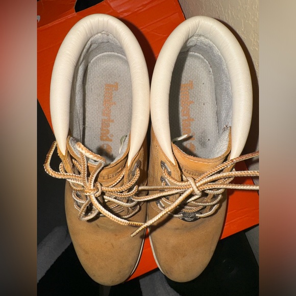 Woman’s Timberlands - Picture 5 of 13